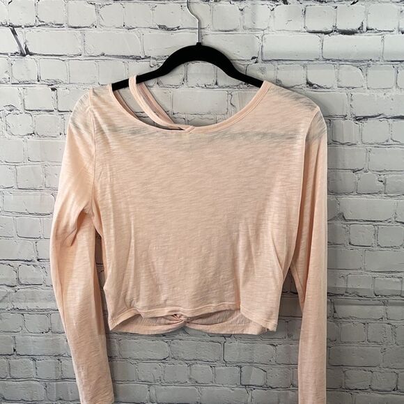 🎀💖 Express Cropped Pink Tie-Front Top - Size Small - Picture 3 of 4